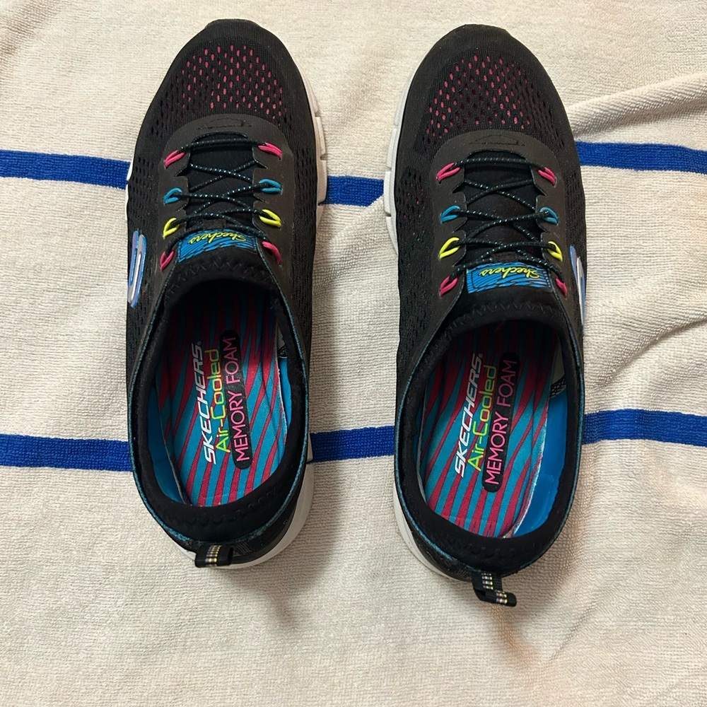 Skechers Air cooled Memory Foam Tennis Shoes